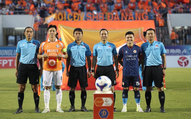 HLV Polking muốn nâng cấp trọng tài V-League, chỉ đích danh một cái tên