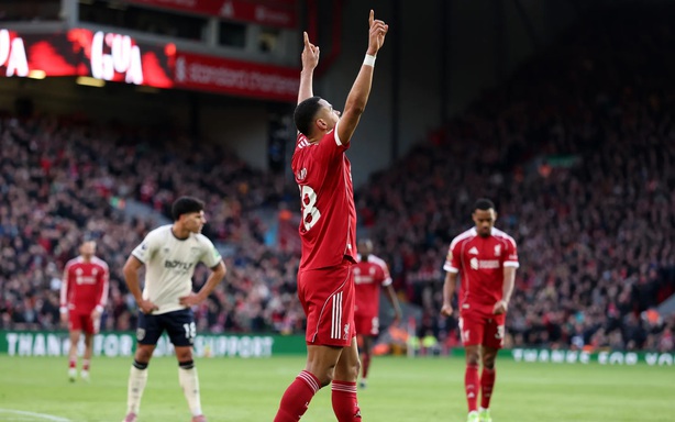 Premier League ngày càng xấu xí vì bóng chết