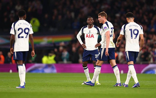 Tottenham yếu kém chưa từng thấy ở Ngoại hạng Anh, đối mặt nguy cơ… xuống hạng sau gần nửa thế kỷ