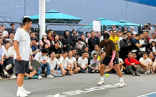Cảnh giành giật quanh Quang Dương trên sân pickleball gây tranh cãi