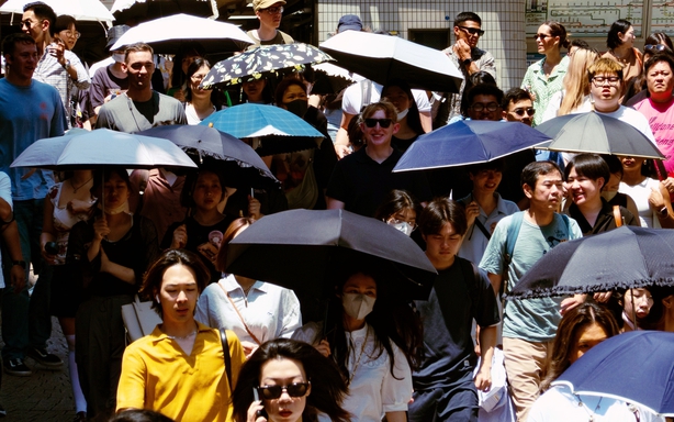 Nhật Bản ghi nhận nhiệt độ tăng bất thường tại nhiều khu vực