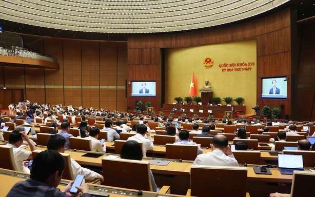 Bên lề Kỳ họp thứ Nhất, Quốc hội khóa XVI: Giảm bớt thủ tục hành chính, tạo thuận lợi cho người dân