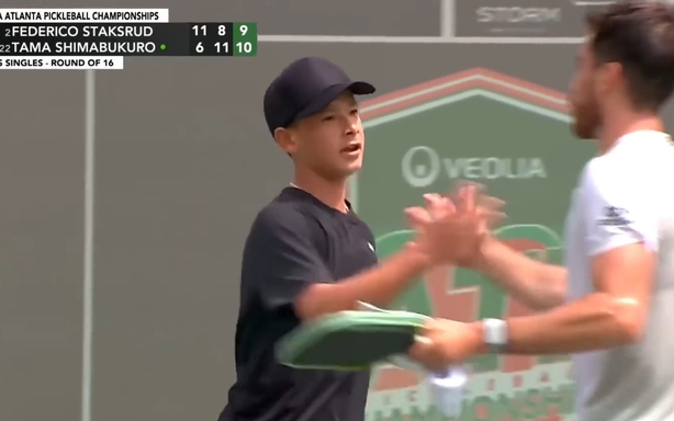 Tay vợt 15 tuổi thắng sốc Top 2 thế giới ở giải pickleball danh tiếng trên đất Mỹ