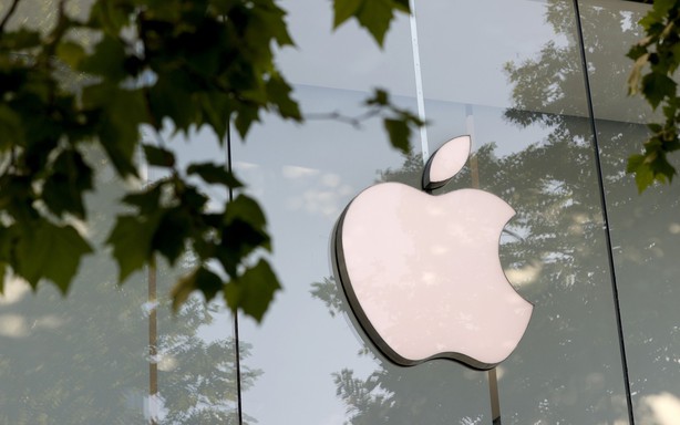 Apple báo doanh thu kỷ lục trước thềm chuyển giao lãnh đạo