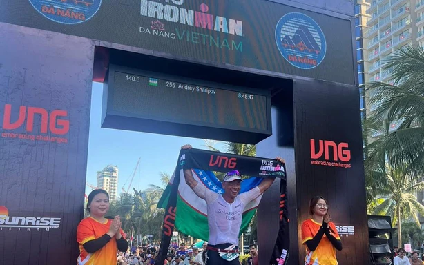 VĐV Uzbekistan vô địch IRONMAN toàn phần đầu tiên ở Việt Nam, Lâm Quang Nhật và Ánh Viên gây ấn tượng