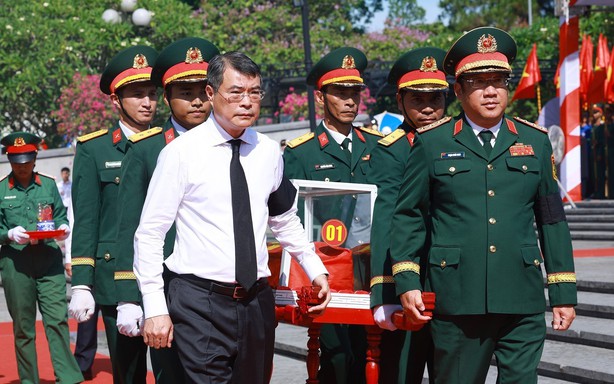 Thủ tướng dự lễ truy điệu và an táng hài cốt liệt sĩ Quân tình nguyện và chuyên gia Việt Nam hy sinh tại Lào
