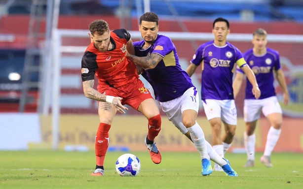 Cuộc đua kịch tính giữa Hà Nội FC và Ninh Bình