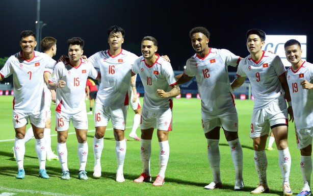 'Cơn đau đầu' của HLV Kim Sang Sik
