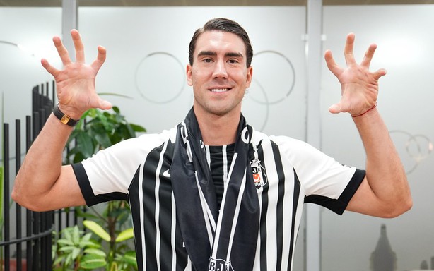 Vlahovic tới Besiktas: Bước lùi của một “kẻ hám tiền”