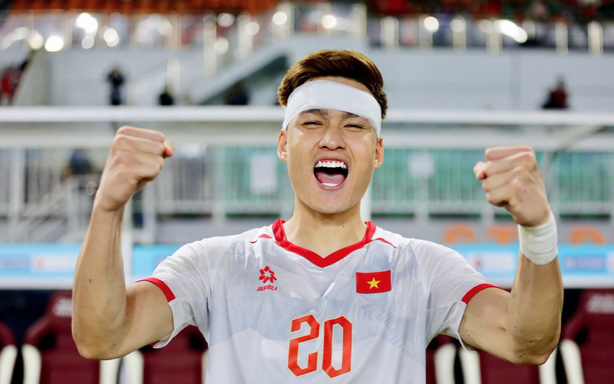 Bùi Hoàng Việt Anh khiến Kim Sang Sik nghĩ khác