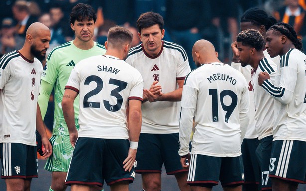 MU thủ đã kém, Carrick giờ còn lo cả hàng công