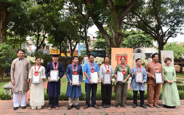Giới thiệu hình ảnh, tư liệu về 36 phố phường Hà Nội gắn với trải nghiệm nghề truyền thống