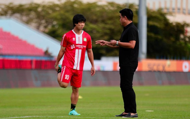 V-League quá khắc nghiệt với Công Phượng