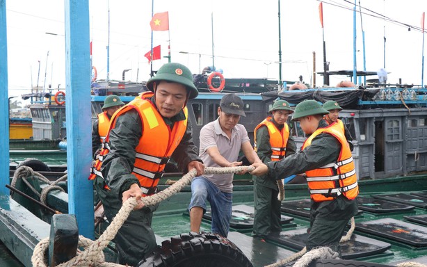 Huế triển khai các phương án ứng phó mưa lớn, sạt lở và biển động