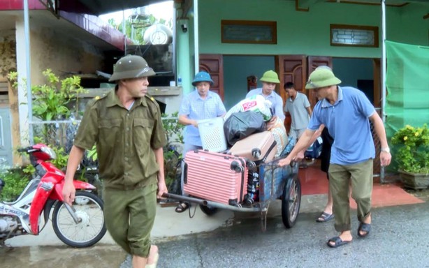 Phú Thọ di dời khẩn cấp 114 hộ dân khỏi khu vực có nguy cơ sạt lở, ngập úng