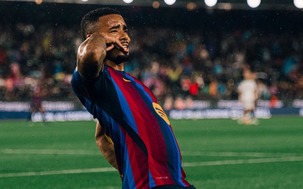 Raphinha rực sáng với hat-trick, Barca lập kỳ tích chưa từng có trong gần 100 năm