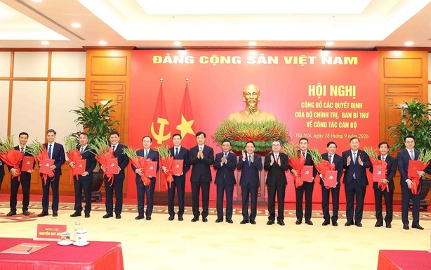 Công bố 12 quyết định của Bộ Chính trị, Ban Bí thư về công tác cán bộ