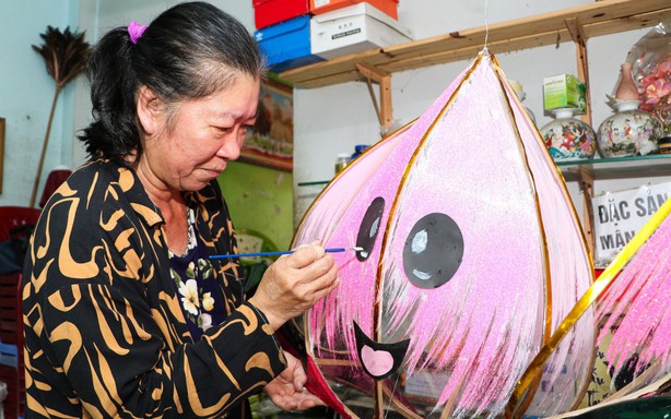 Giữ lửa nghề làm lồng đèn Trung thu truyền thống