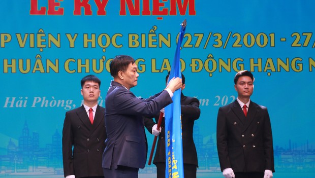 Triển khai Nghị quyết 72-NQ/TW: Phát triển y tế chuyên sâu chăm sóc sức khỏe nhân dân khu vực biển, đảo