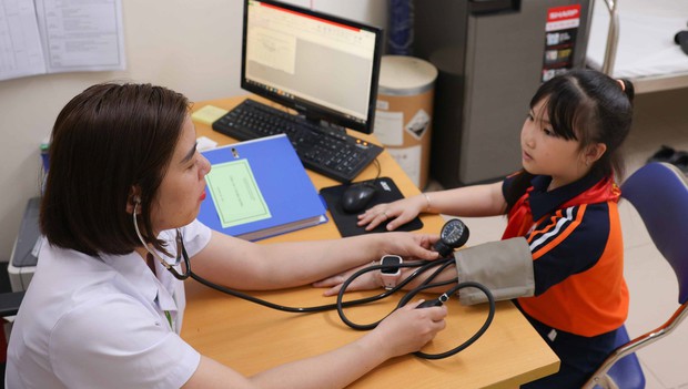 Khám sức khỏe miễn phí cho học sinh trước năm học mới 2026 - 2027