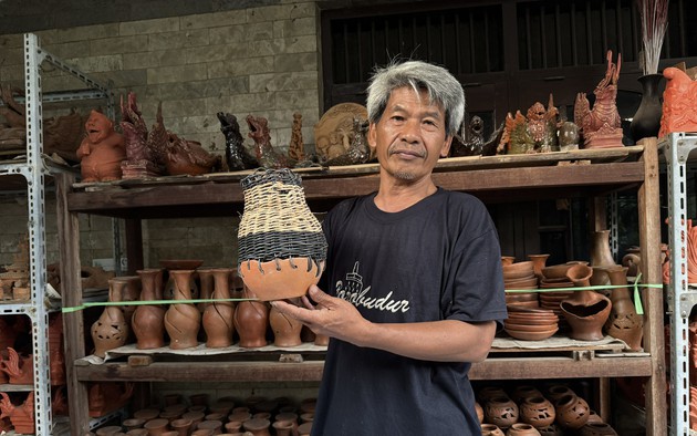 Đi tìm những áng mây trên gốm Sitiwinangun