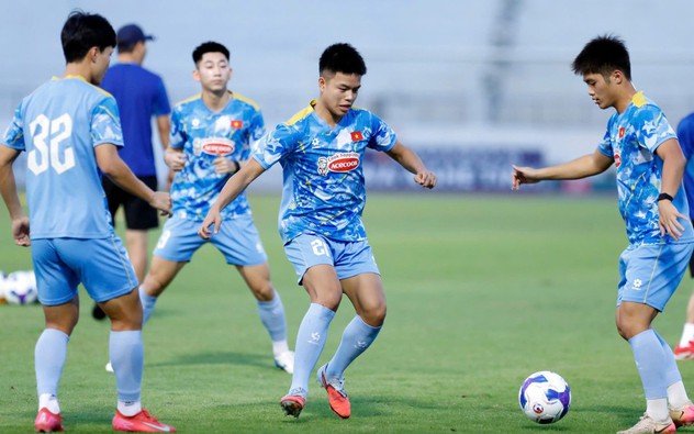 Tin nóng bóng đá Việt hôm nay 30/11: HLV Kim Sang-sik công bố danh sách U22 Việt Nam dự SEA Games 33