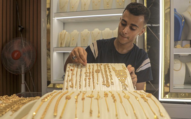 Chiều 15/12, giá vàng gần mức cao nhất trong hơn 7 tuần nhờ đồng USD yếu