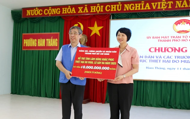 Thành phố Hồ Chí Minh trao hơn 10 tỷ đồng cho Lâm Đồng khắc phục thiệt hại do thiên tai