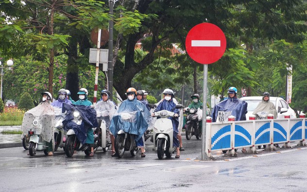 Dự báo thời tiết ngày 8/10: Mưa lớn ở Huế và Đà Nẵng sẽ giảm dần từ ngày 9/10