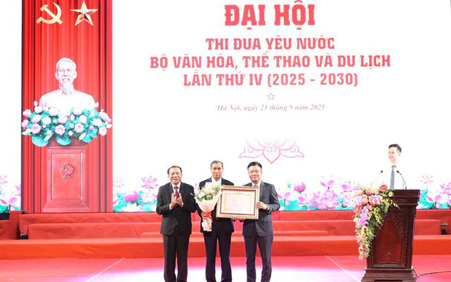 HLV Mai Đức Chung vinh dự khi được vinh danh Công dân Thủ đô ưu tú năm 2026