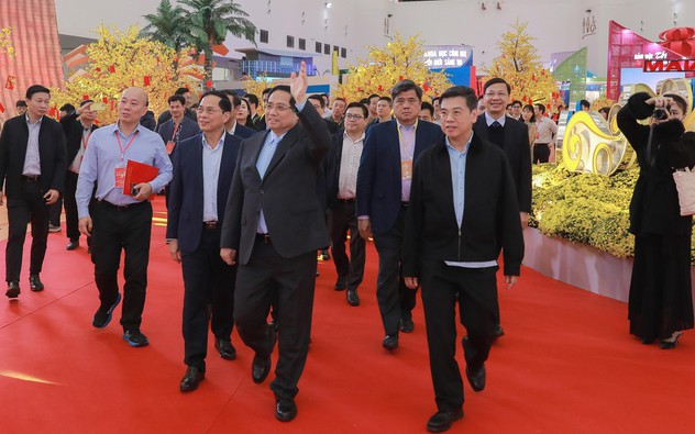Thủ tướng Phạm Minh Chính dự tổng duyệt chương trình khai mạc Hội chợ Mùa Xuân - 2026