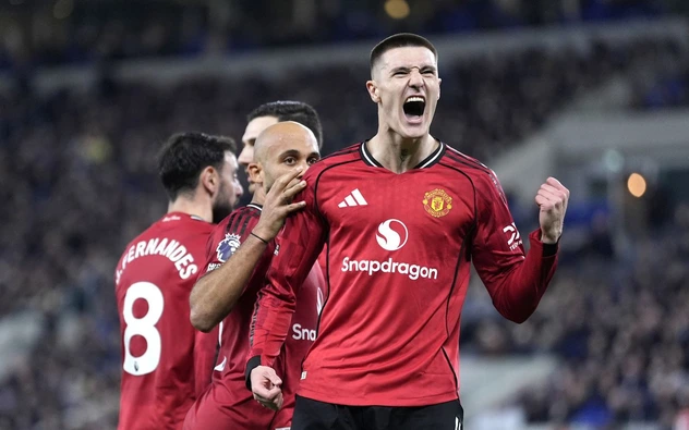 Sesko tỏa sáng từ ghế dự bị, MU lọt vào Top 4 Ngoại hạng Anh