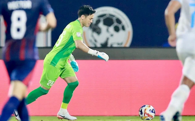 Thủ môn Nguyên Mạnh cán mốc lịch sử ở trận hòa Johor Darul Ta'zim