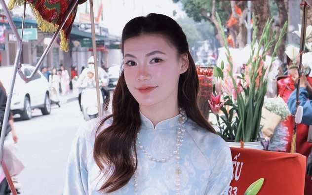 Dàn 'hot girl' bóng chuyền Việt Nam gây sốt với vẻ đẹp khác lạ trong tà áo dài đón Tết