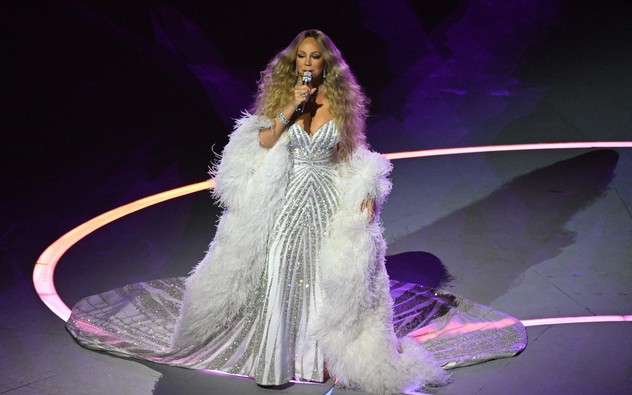 Trình diễn xuất sắc ở lễ khai mạc Olympic mùa Đông 2026, Mariah Carey bị nghi... hát nhép