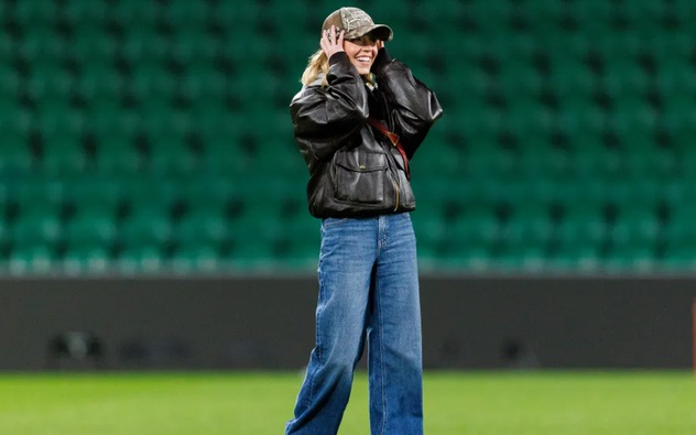 Minh tinh Hollywood 'gây bão' với màn ăn mừng giống ngôi sao MU