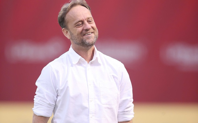 HLV Polking bất ngờ về 'món quà' từ trung vệ Ninh Bình