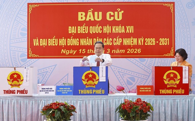 Chủ tịch Quốc hội Trần Thanh Mẫn bỏ phiếu bầu cử tại TP Hồ Chí Minh