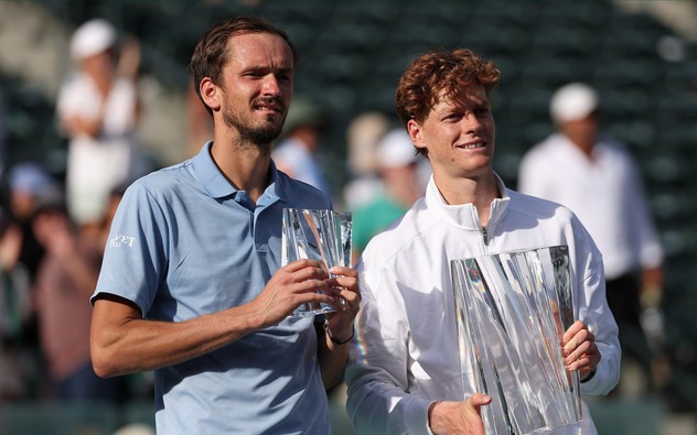 Jannik Sinner đã khuất phục một Medvedev lì lợm như thế nào?