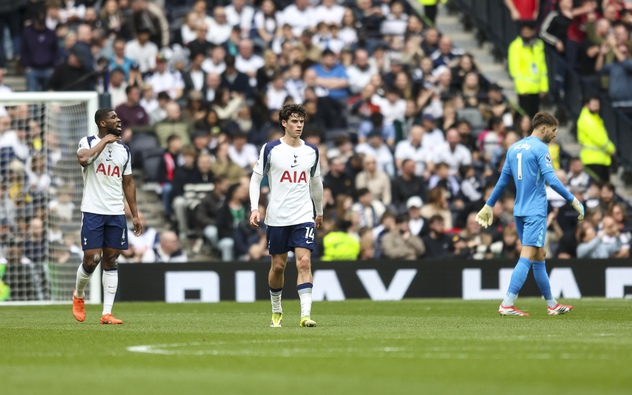 Thua đậm 0-3 ngay trên sân nhà, Tottenham chỉ còn hơn nhóm xuống hạng đúng 1 điểm