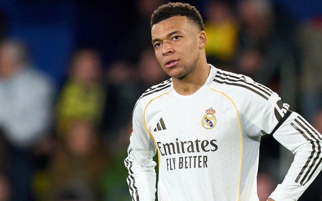 Real Madrid bị cáo buộc khám nhầm... chân cho Mbappe