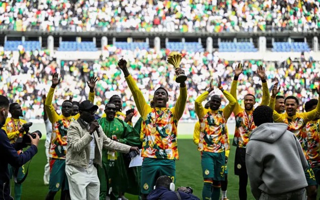 Senegal vẫn ngang nhiên diễu hành ăn mừng dù bị tước chức vô địch Châu Phi
