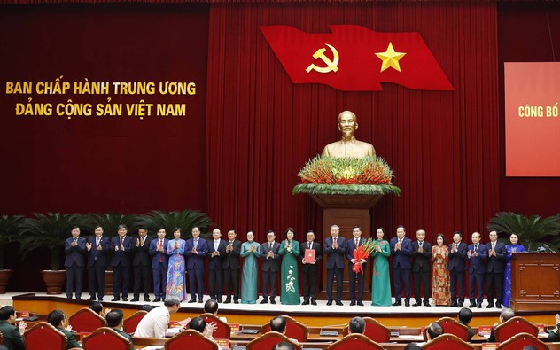 Hội nghị công bố Quyết định của Bộ Chính trị về công tác cán bộ