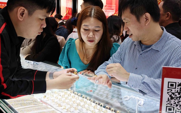 Giá vàng SJC hôm nay 16/4 ngược chiều giá thế giới