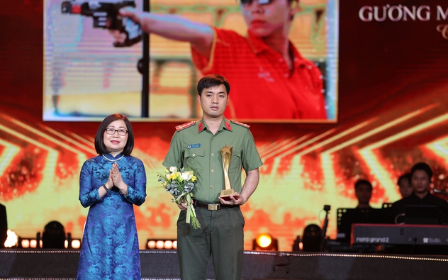 Xạ thủ Trịnh Thu Vinh tự hào và biết ơn khi được trao giải Cống hiến