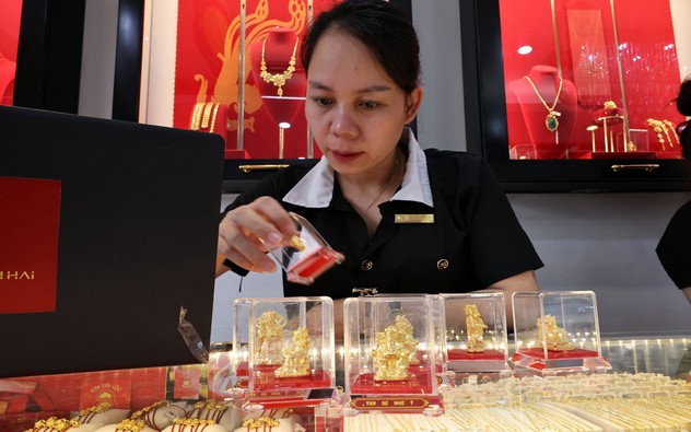 Giá vàng hôm nay 24/4 giao dịch dưới ngưỡng 170 triệu đồng/lượng​