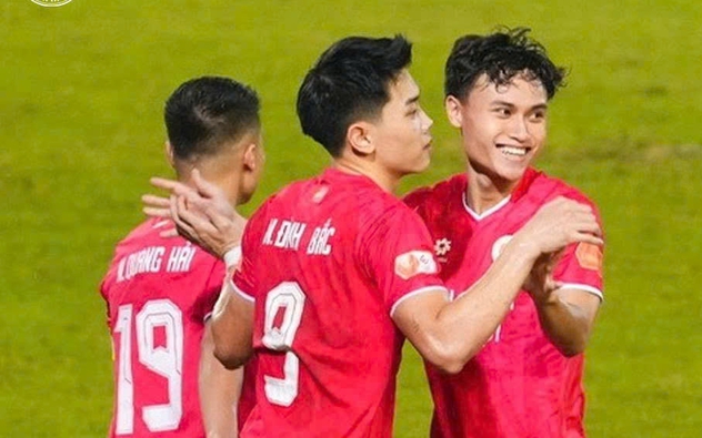 Đình Bắc lập hat-trick, CAHN thắng dễ SLNA để củng cố ngôi đầu V-League