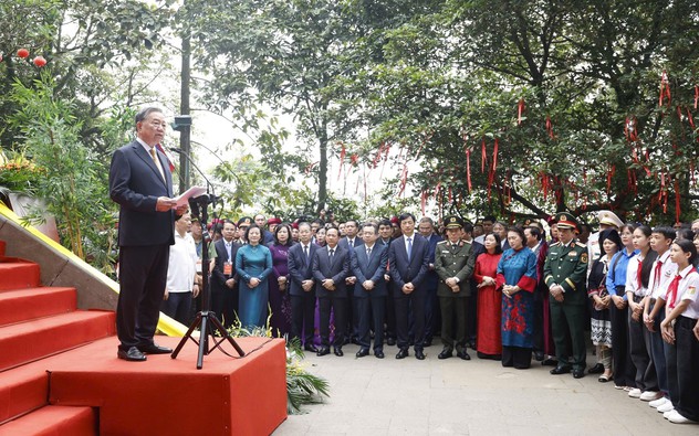 Tổng Bí thư, Chủ tịch nước Tô Lâm dâng hương tưởng niệm các Vua Hùng