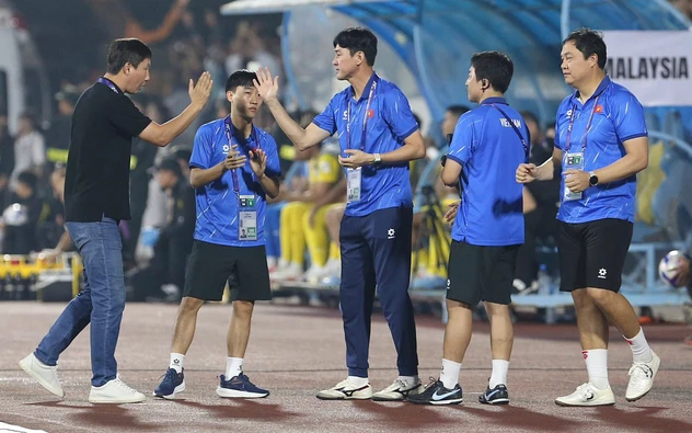 Trợ lý HLV Kim Sang Sik chia tay đội tuyển Việt Nam