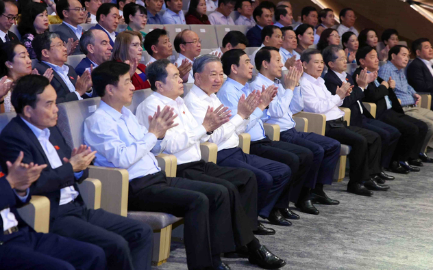 Tổng Bí thư, Chủ tịch nước Tô Lâm dự chương trình nghệ thuật “Tổ quốc trong tim”